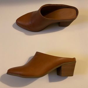 Universal Thread, brown mule heels
